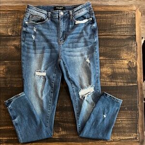 Judy Blue Distressed Skinny Jeans in Medium Blue Wash
